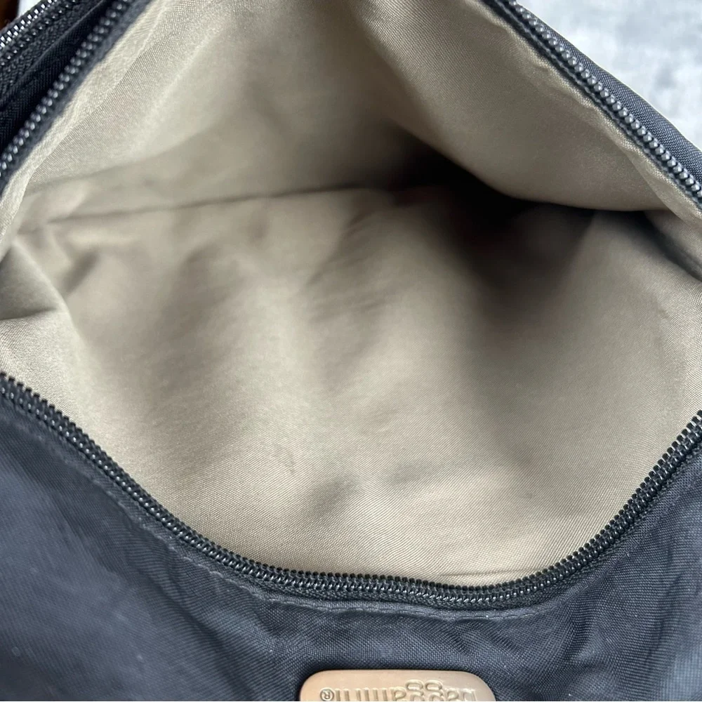 Baggallini Black Nylon Medium Crossbody Purse‎ Adjustable Strap Pockets Travel